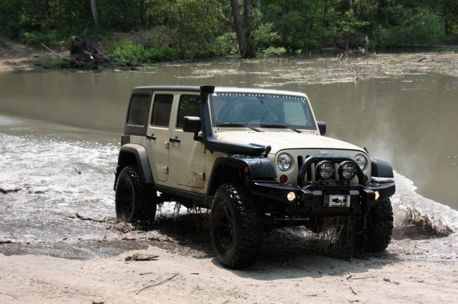  Jeep Wrangler Hemi AEV 2011 года  (фото 48 из 58)